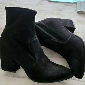 Marc Fisher Booties in Black Suede Size 6